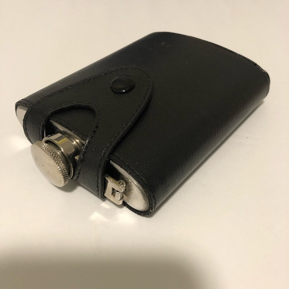 WHISKEY FLASK - Picture 7 of 9